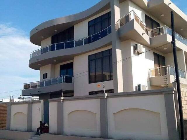 #33 - Moradia Triplex para Venda em Maputo - Maputo - 1