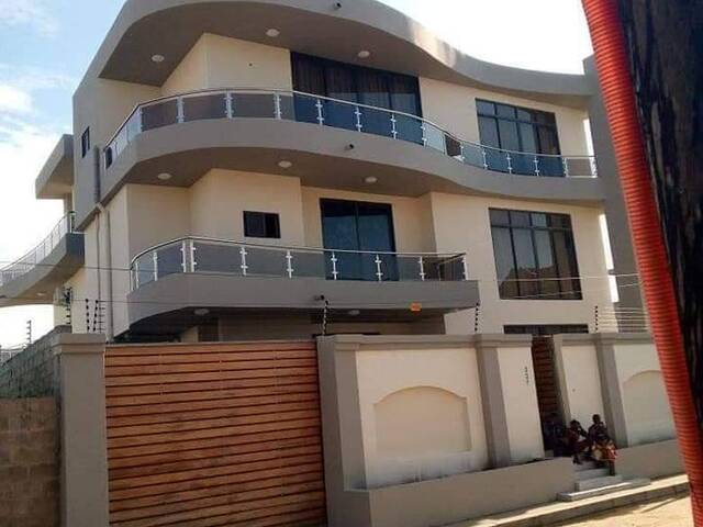 #33 - Moradia Triplex para Venda em Maputo - Maputo - 2