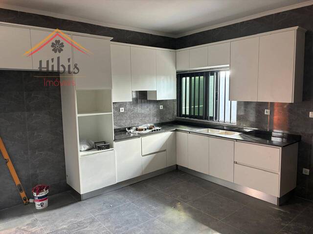 #1161 - Moradia para Arrendamento em Maputo - Maputo