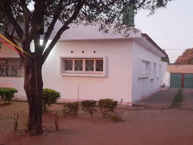 #2670 - Moradia para Arrendamento em Matola - Maputo - 2